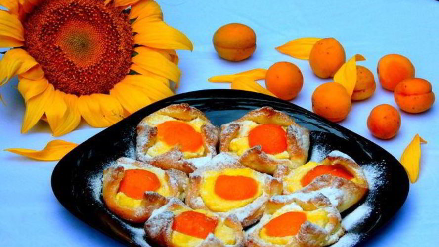 Рецепт ватрушек с абрикосами