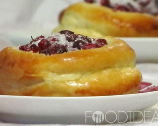 Ватрушки с брусникой