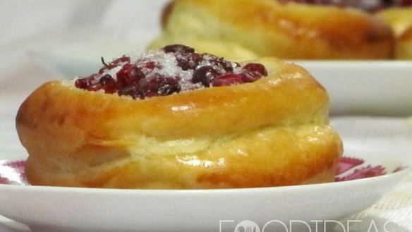 Рецепт Ватрушек с брусникой