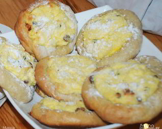 Ватрушки с творогом и изюмом
