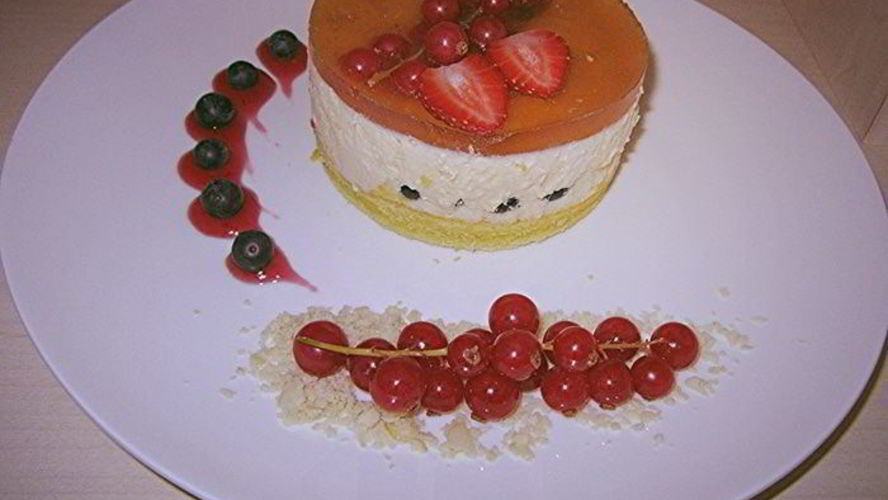 Рецепт черничного чизкейка на луковом бисквите и желе из совиньона