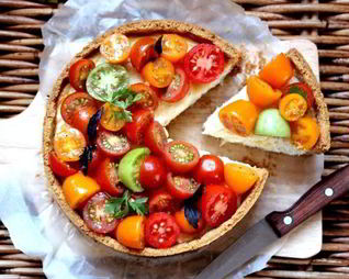 Чизкейк с сыром Джюгас и помидорным салатом