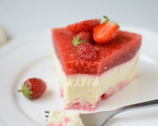 Клубничный чизкейк с меренгами