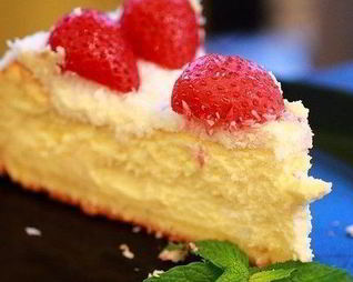Лимонный чизкейк с клубникой и кокосом