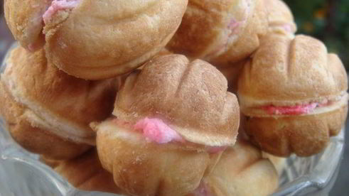 печенье орешки, фаршированные малиновым чизкейком