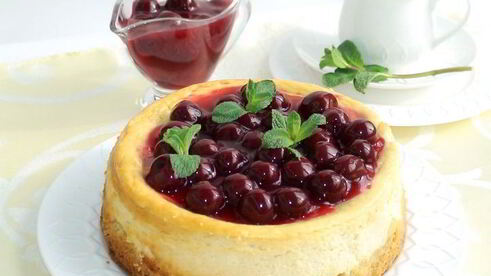 ванильный чизкейк с вишневым соусом