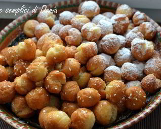 Кастаньоли — жареные шарики из сладкого теста