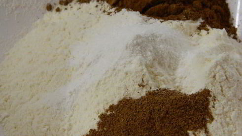 кекс с шоколадом и красным вином