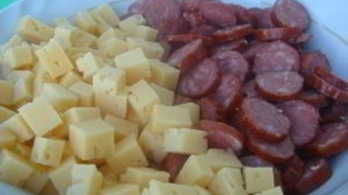 кексы с острой колбасой и сыром