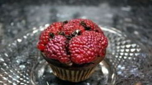 малиновые капкейки