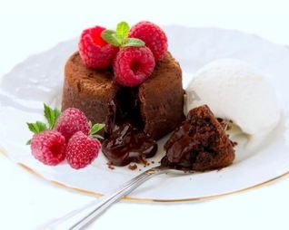 Шоколадный фондан с жидким центром