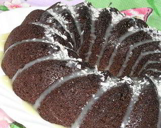 Шоколадный кекс с черничным джемом и корицей