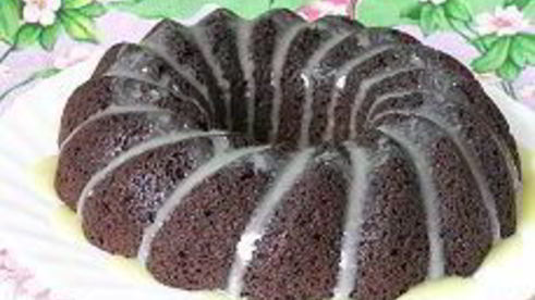 шоколадный кекс с черничным джемом и корицей