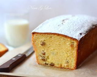 Творожный кекс с изюмом и легким привкусом вишни