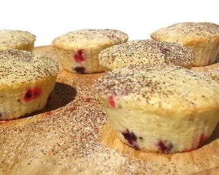 Воздушные кексы со смородиной