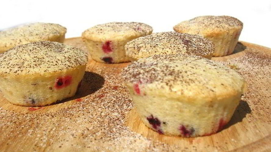 Рецепт воздушных кексов со смородиной