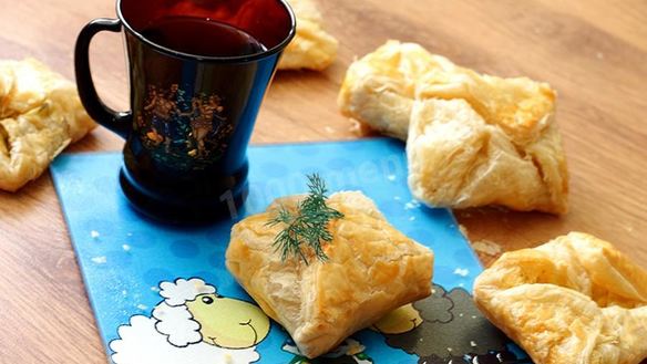 Рецепт Хачапури из слоеного теста с сулугуни