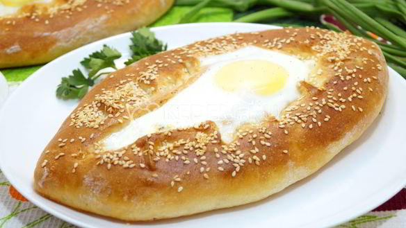 Рецепт Хачапури с брынзой и яйцом
