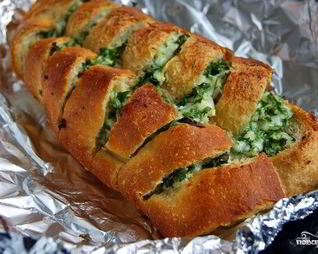Багет с сыром и чесноком