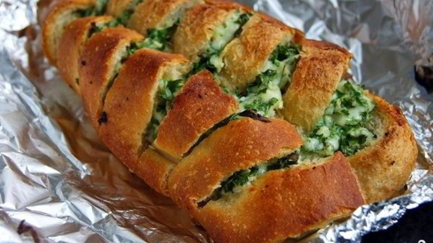 Рецепт багета с сыром и чесноком