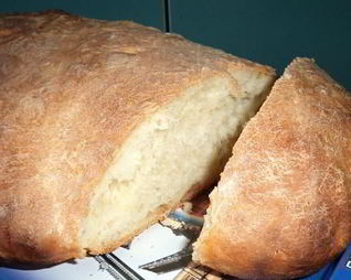 Белый хлеб на воде свежих дрожжах в виде батона