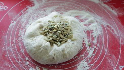 картофельный хлеб с тыквенными семечками