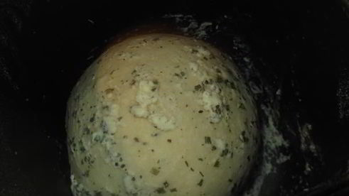 хлеб белый с вялеными помидорами