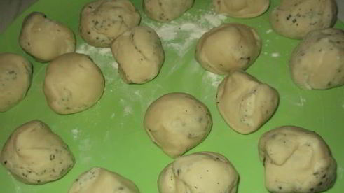 хлеб белый с вялеными помидорами