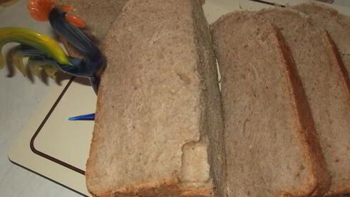 хлеб с корицей и ореховым маслом