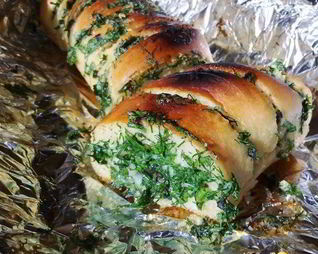 Хлеб с травами и чесноком