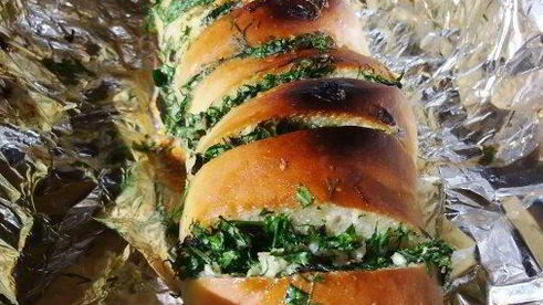 хлеб с травами и чесноком