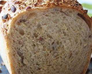 Хлеб с цуккини и лесными орехами