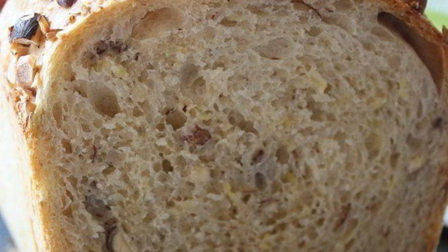 Рецепт хлеба с цуккини и лесными орехами