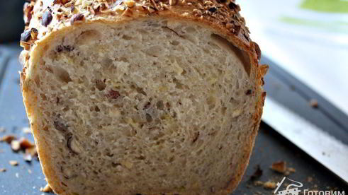 хлеб с цуккини и лесными орехами