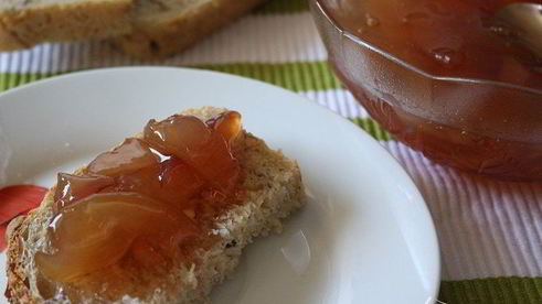 хлеб с цуккини и лесными орехами