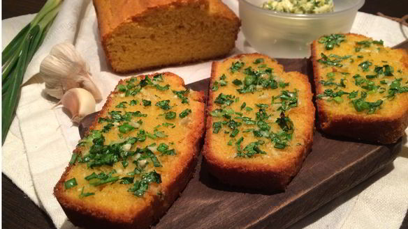 Рецепт Кукурузного хлеба с зеленью и чесноком
