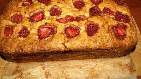 огуречно-клубничный хлеб