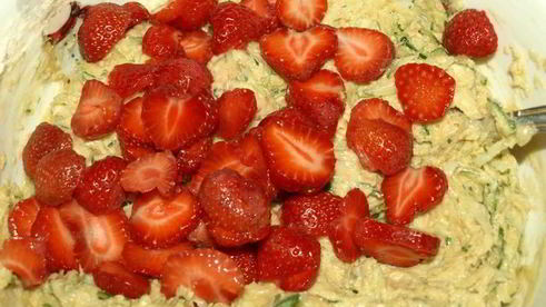 огуречно-клубничный хлеб