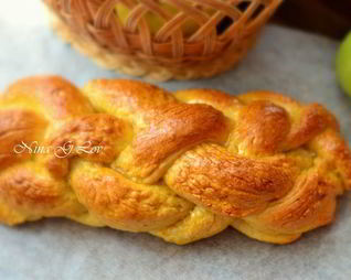 Пасхальный плетеный сладкий хлеб Шесть волокон