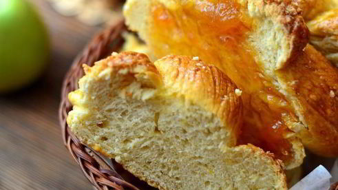 пасхальный плетеный сладкий хлеб шесть волокон