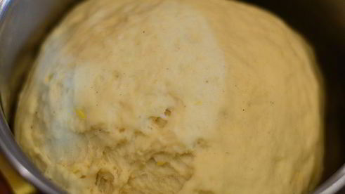 пасхальный плетеный сладкий хлеб шесть волокон