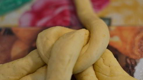 пасхальный плетеный сладкий хлеб шесть волокон