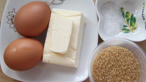 плетеный хлеб с ягодами годжи