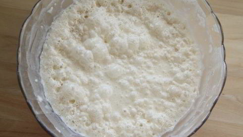 плетеный хлеб с ягодами годжи