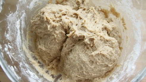 плетеный хлеб с ягодами годжи