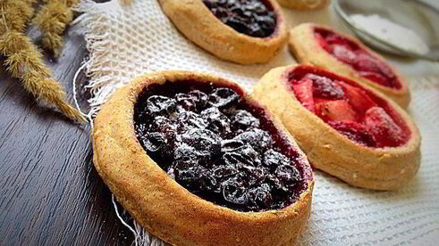 постные ржаные мини-галеты с ягодами