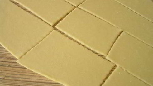 хворост с кукурузной мукой