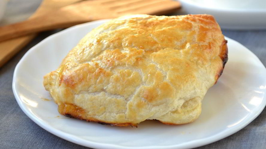 Рецепт конвертиков из слоеного теста с начинкой