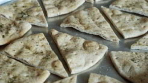 хрустящий лаваш с фасолевой намазкой