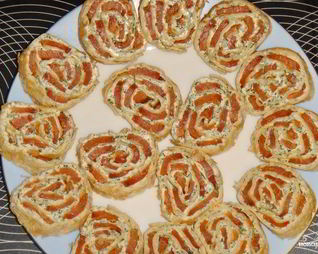 Лаваш, фаршированный красной рыбой